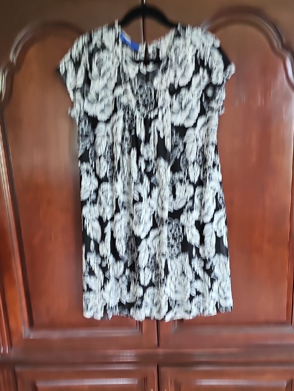 Apt. 9 Black and White Floral Short-Sleeve Tunic